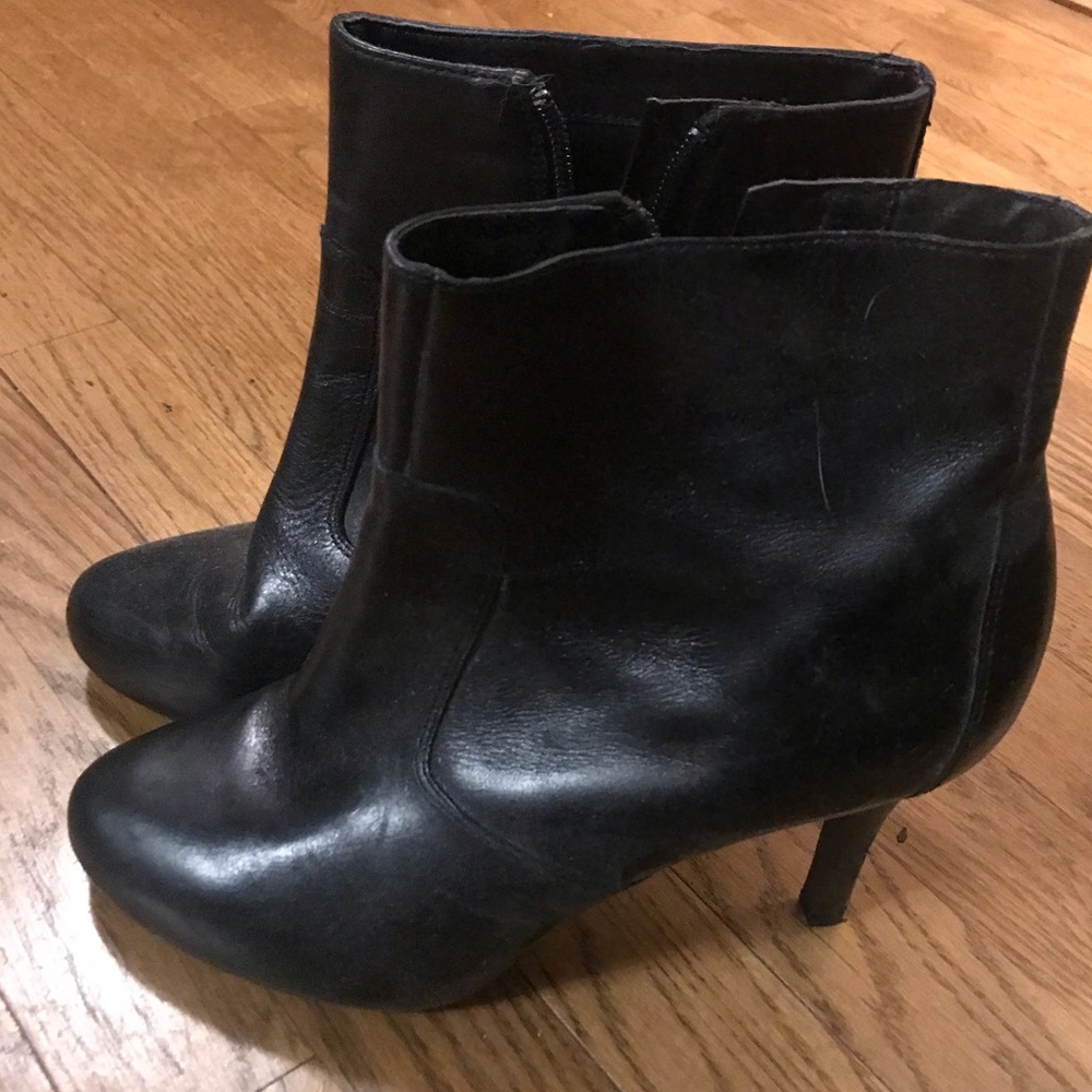 Women’s Rockport high heeled black booties